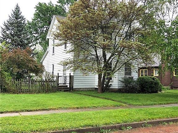 3rd image of 1410 Holly Ave