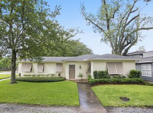 8 Shadow Ln, Metairie, LA 70005