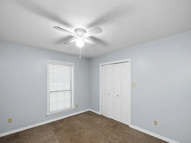 115 Donna Cir — Photo 12