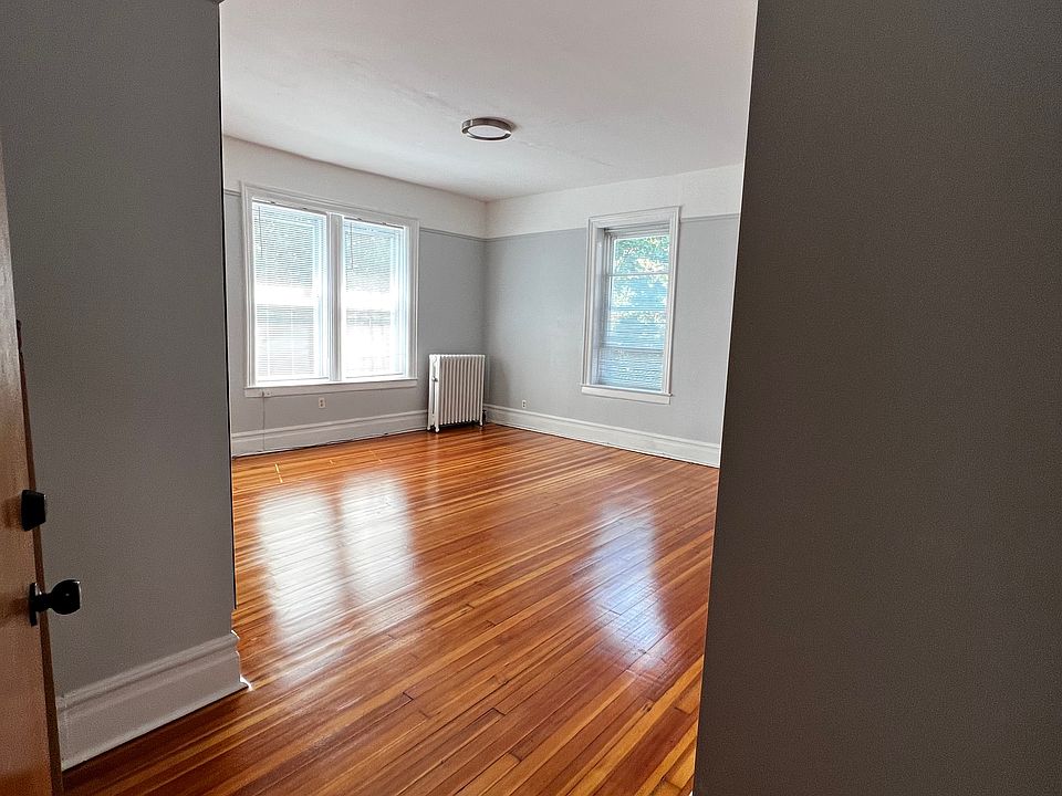 1st image of 10 Arlington Ter APT 5