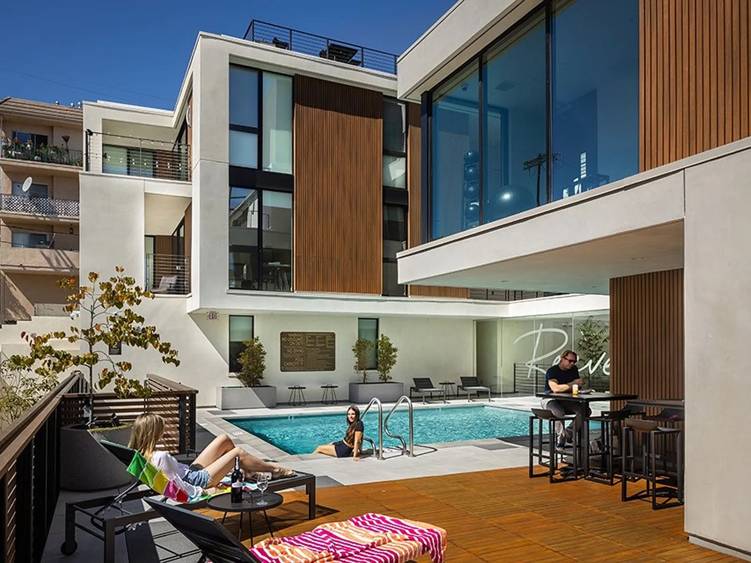 Reeves Place LA — Photo 2