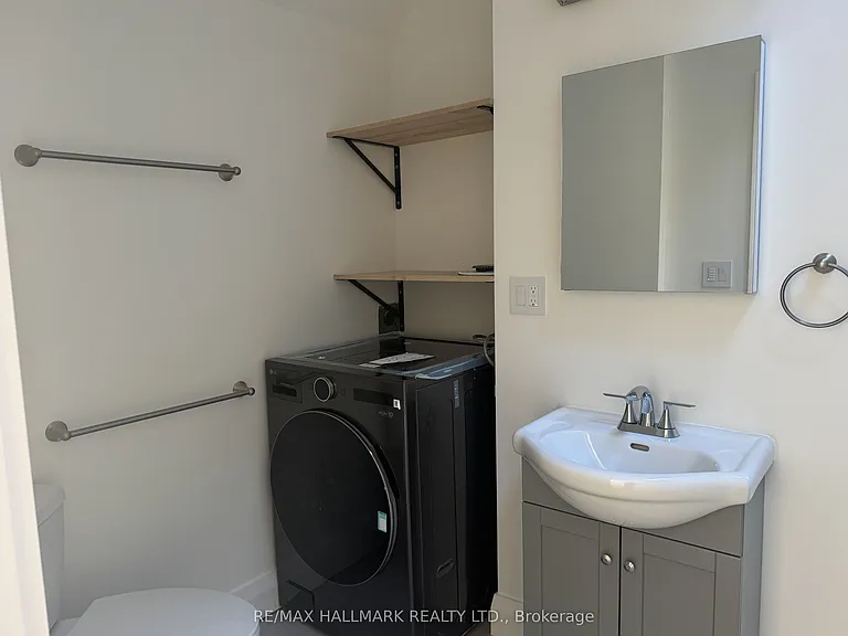 553 Broadview Ave #UPPER — Photo 12