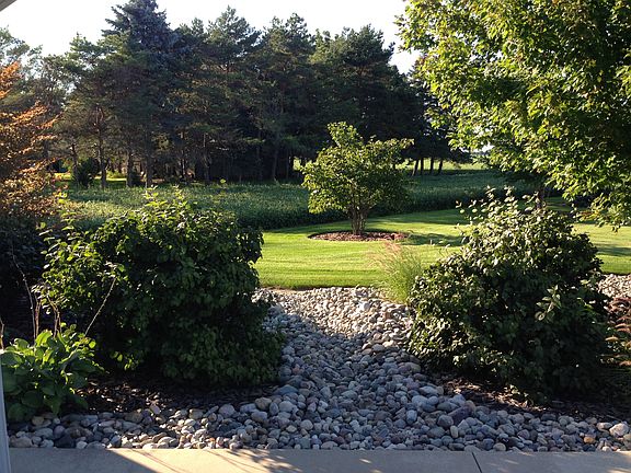 Nice landscape w/ sprinklers