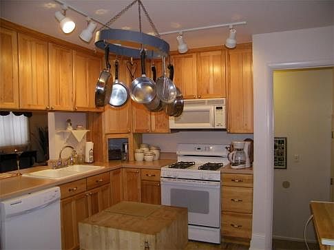 3rd image of 457 Greenspring Pl