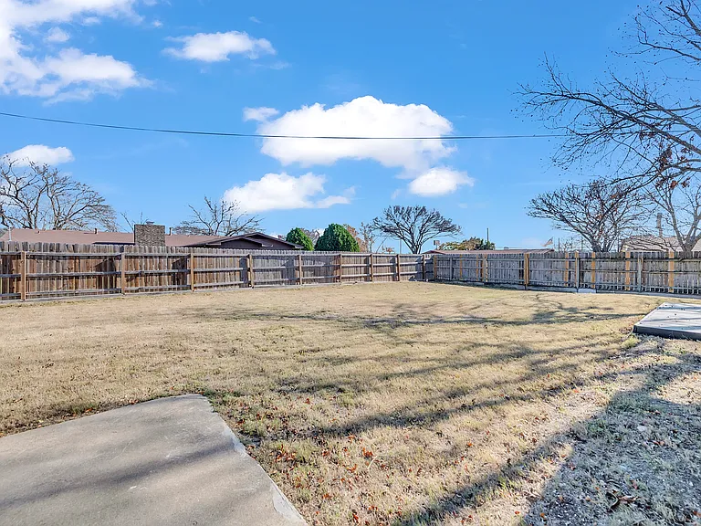 2204 Delwin Cir — Photo 28