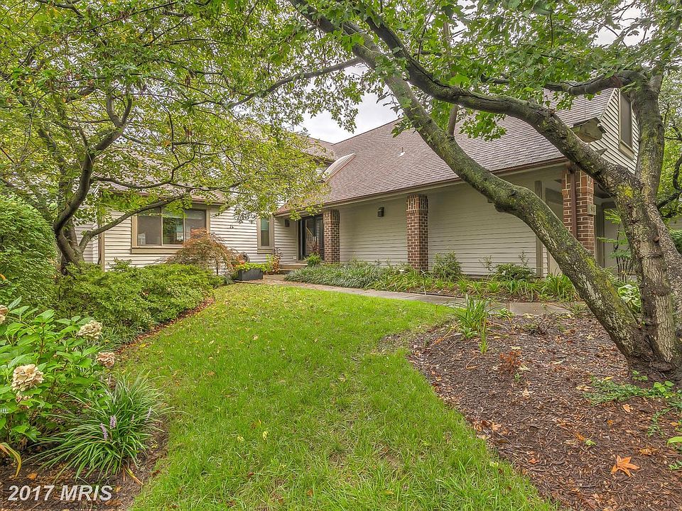 detached home in sought-after Regency Park