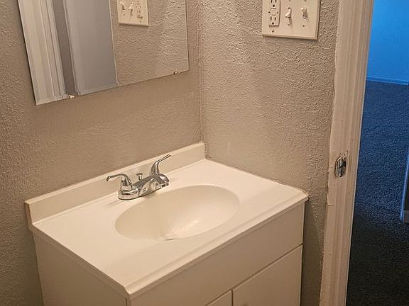 3rd image of 1011 Forest Ct APT 4