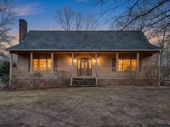 1123 Lakeshore Dr, Halifax, VA 24558