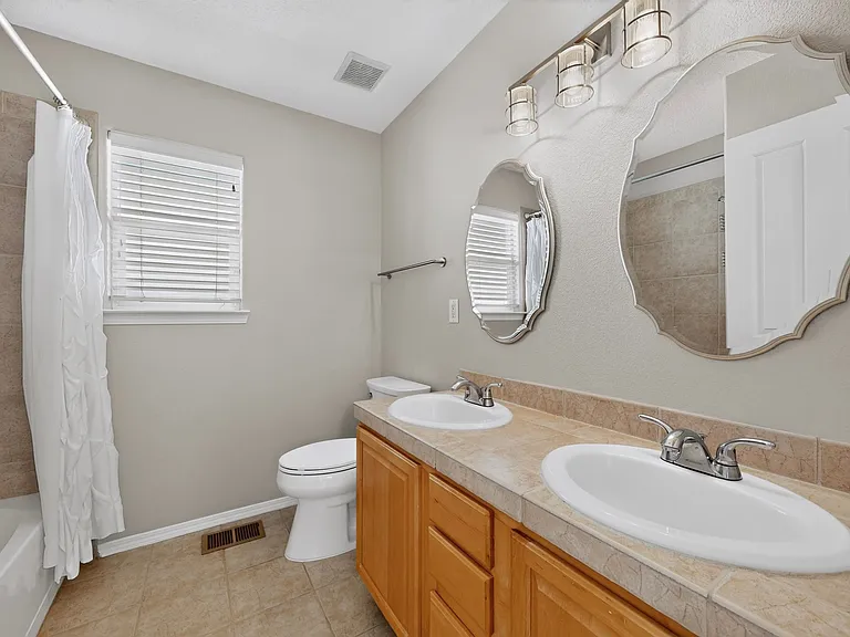 13208 Sentinal Ct NE — Photo 26