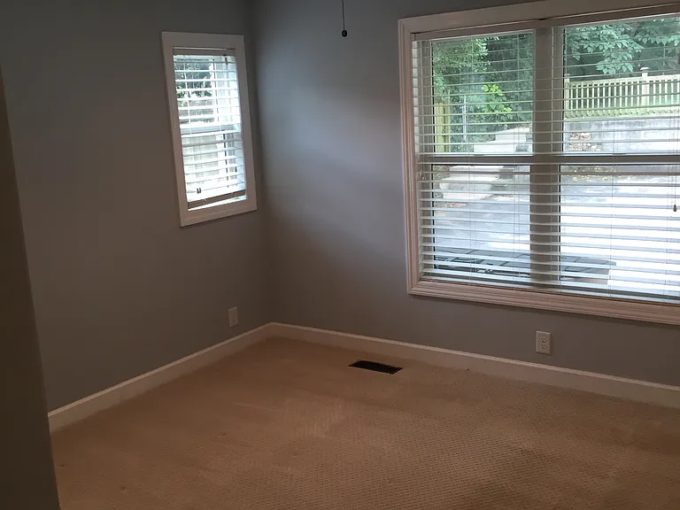 2504 Barclay Dr — Photo 6