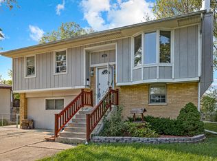 304 Hillside Dr, Streamwood, IL 60107