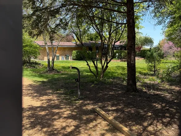 15 Barrington Hills Rd, Barrington, IL 60010