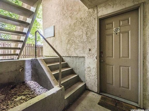 4th image of 989 E Creek Hill Ln #10