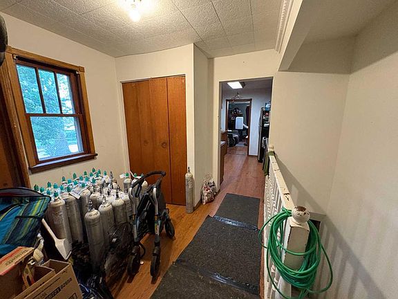 4th image of 4716 48th Ave