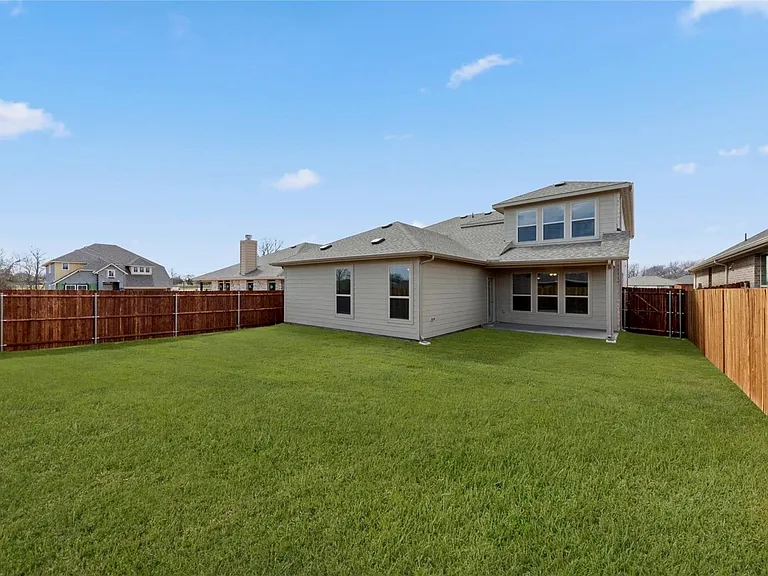 2112 Sesaro Dr — Photo 2