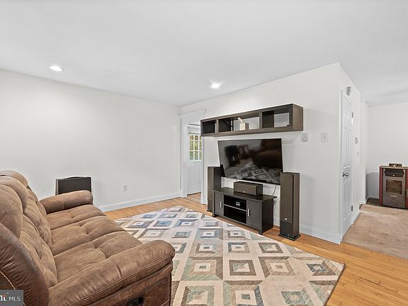2nd image of 98 S Park Ave