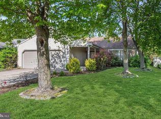 12 Marigold Ct, Mount Laurel, NJ 08054