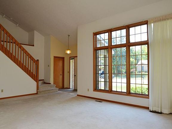 4th image of 2224 E Burcham Dr