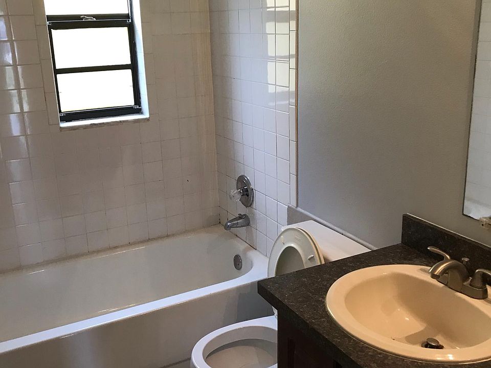1st image of 912 Alicia Ave