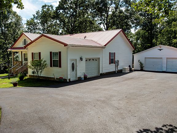 3rd image of 856 Taft Rd