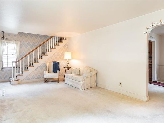 2nd image of 2302 Lyon Blvd