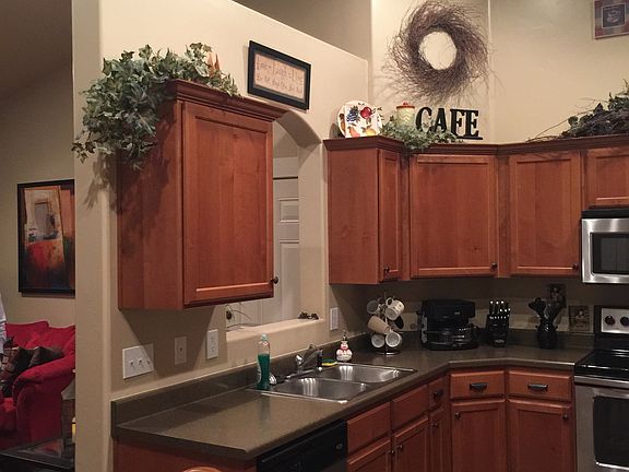 Kitchen furnished