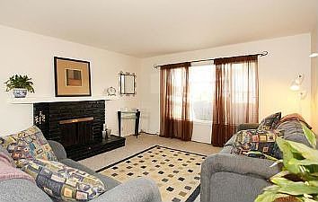 Living room :: 125 Buxton Ave