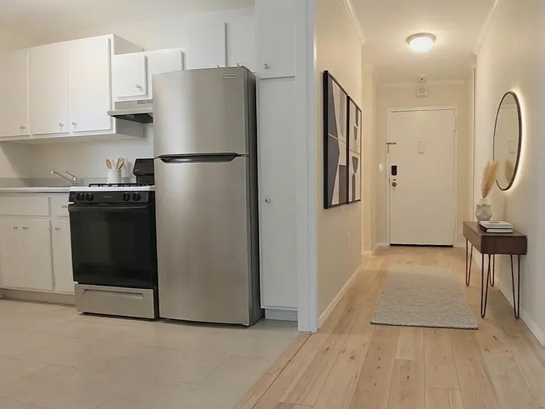 2 Hawthorne Pl #F5 — Photo 5