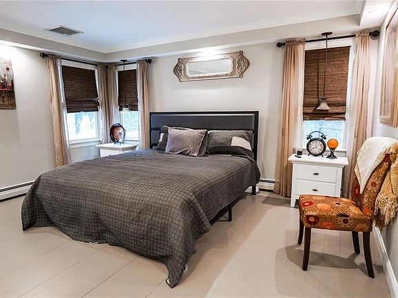 4th image of 67 Martin St