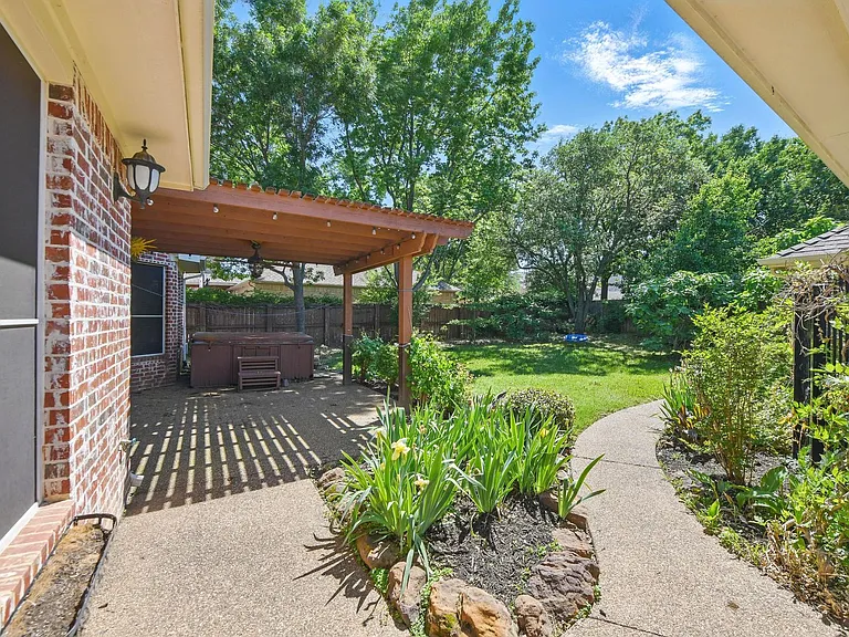 1805 Southwicke Dr — Photo 32