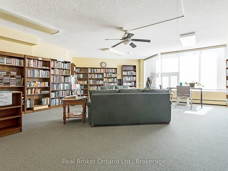 23 Woodlawn Rd E #811 — Photo 41