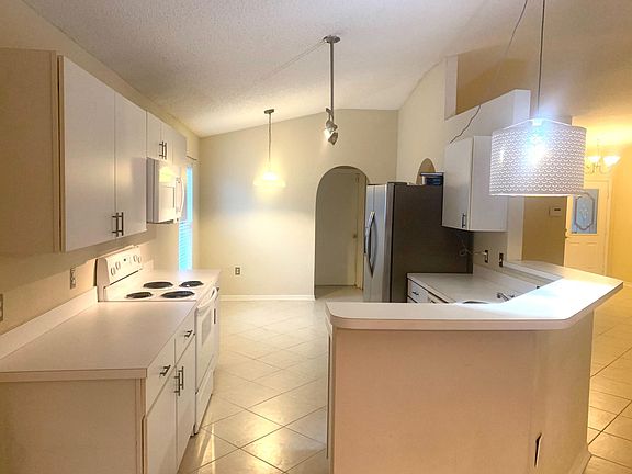 5th image of 3158 Ash Harbor Dr E