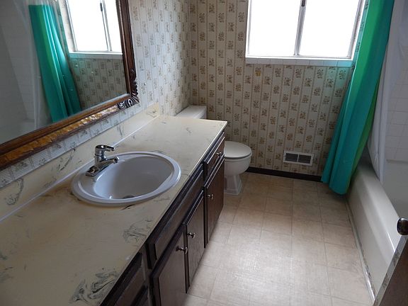 4th image of 7439 Braeridge Way