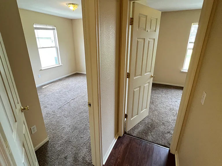918 E Front St #D — Photo 12