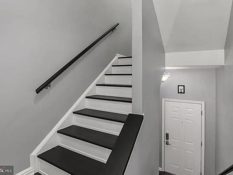 21600 Romans Dr — Photo 2