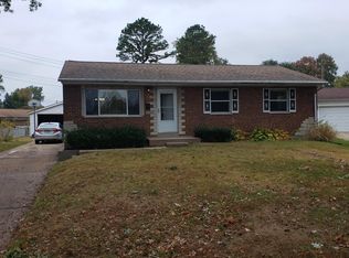 4034 Greenmeadows Dr, Saint Louis, MO 63123