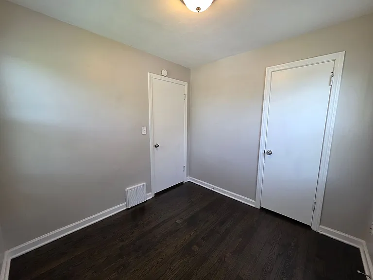 726 S Leonard St — Photo 11