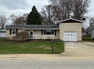 905 E Harrison St, Villa Grove, IL