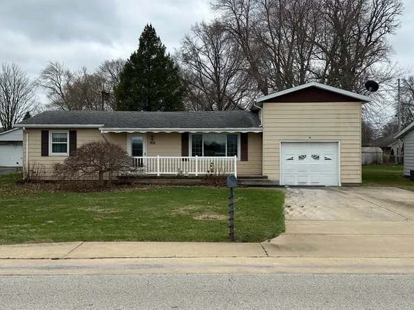 905 E Harrison St, Villa Grove, IL 61956