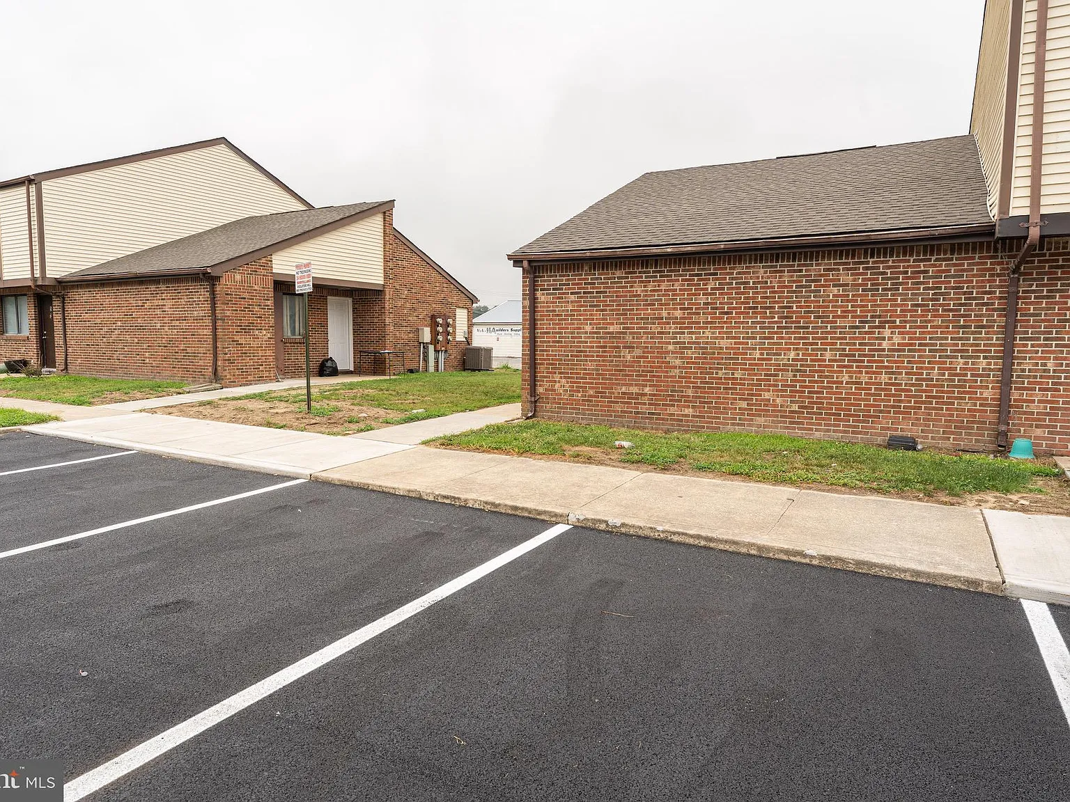 1 bed, 450 sqft, $1,095 — Photo 2
