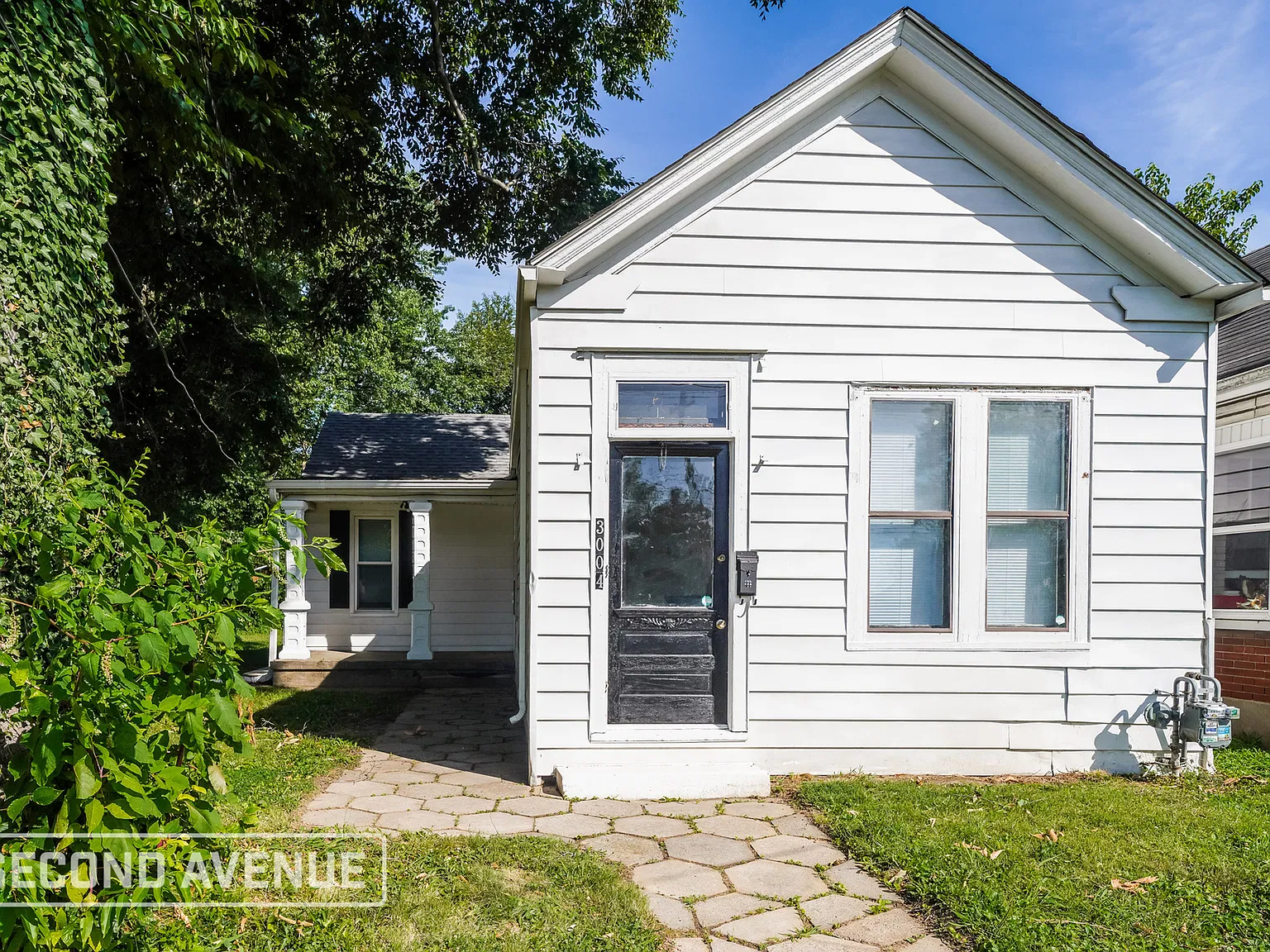 3 bed, 1.0 bath, 1240 sqft, $1,139 — Photo 1