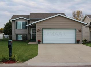 1127 Wheatland Rd, Wahpeton, ND 58075