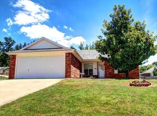 1136 S Pepper Tree Ln, Fayetteville, AR 72704