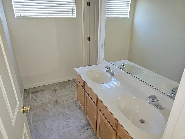 549 Cascade Dr — Photo 13