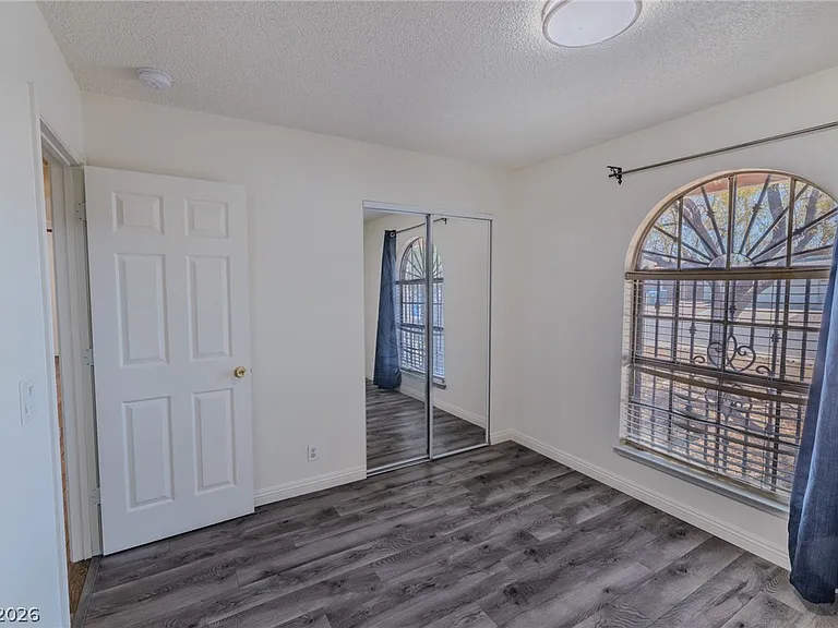 1866 Ludington Ave — Photo 18
