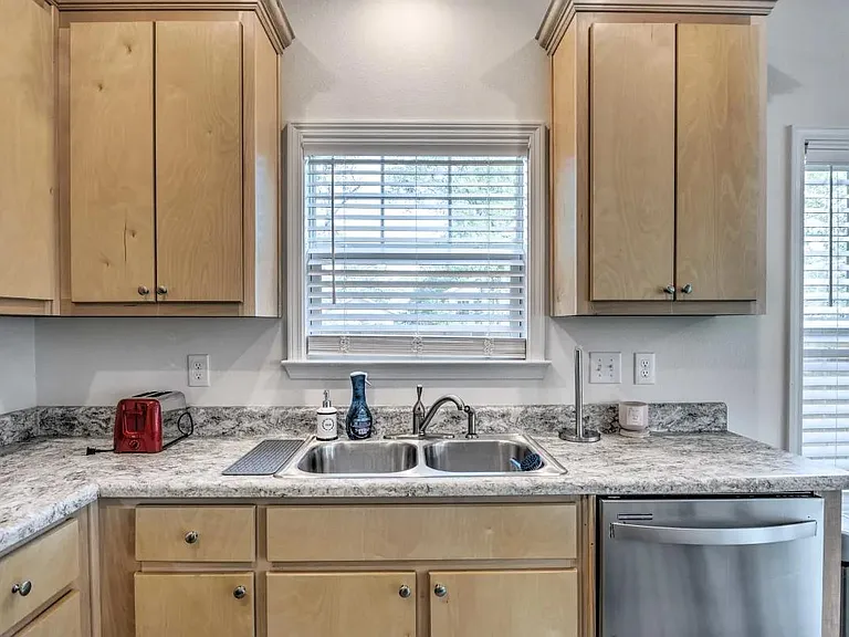 1107 N H St — Photo 10