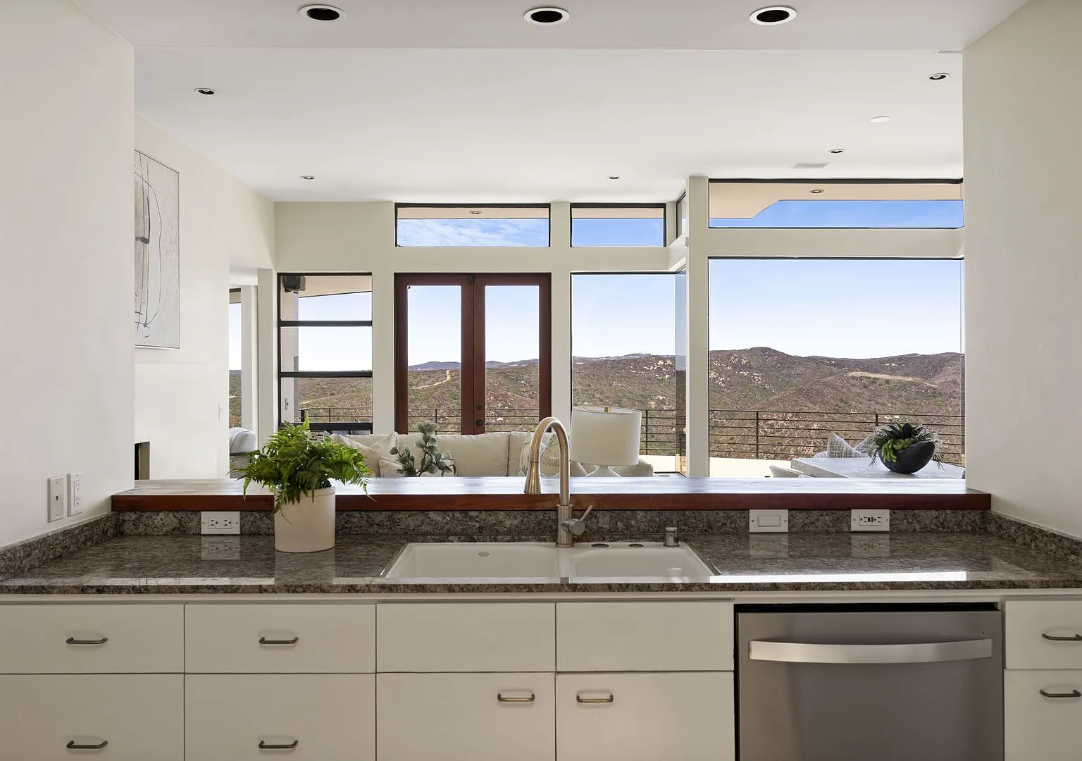 Picturesque Views From This Modern Masterpiece! — Photo 4