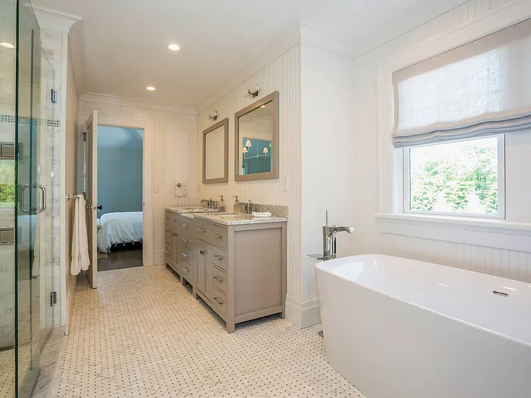 39 Old Country Rd — Photo 16