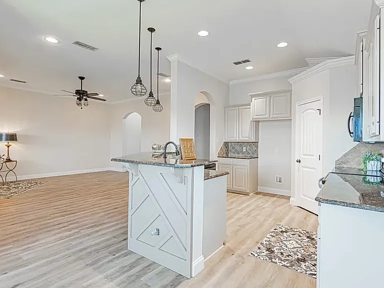 2804 Dustin Dr — Photo 10