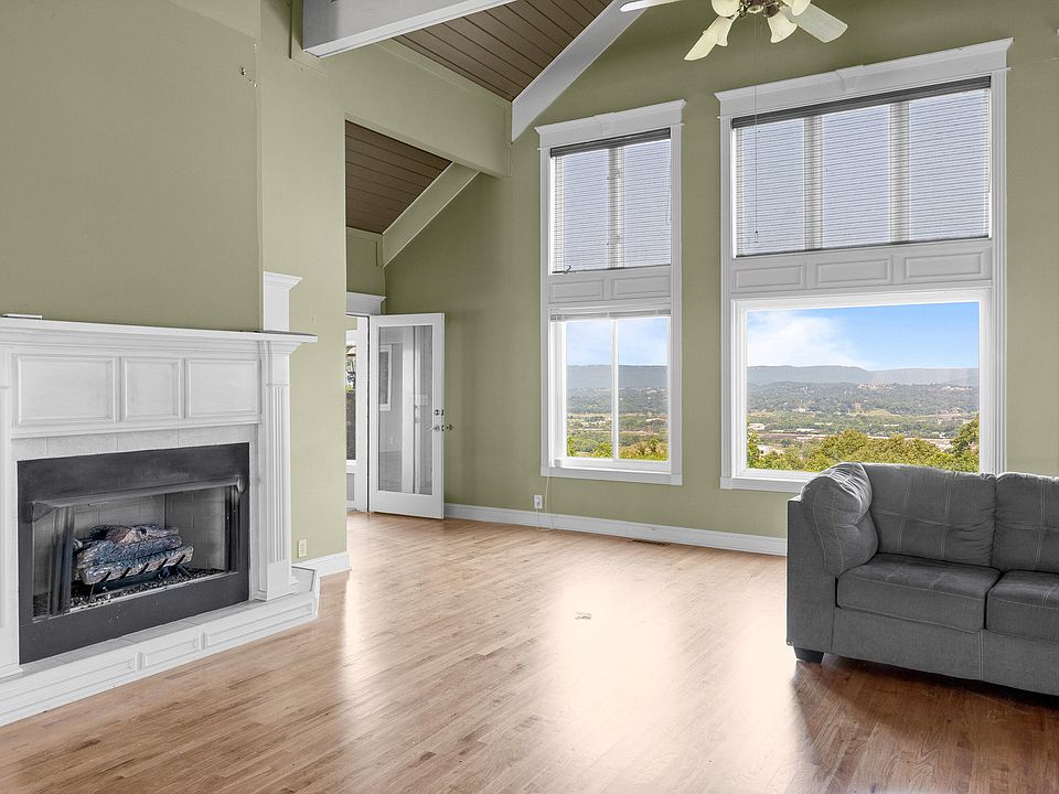 1st image of 538 N Crest Ct
